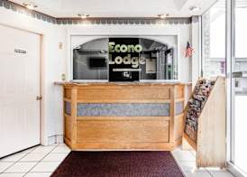 Econo Lodge McDonough South 5