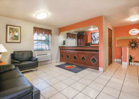 Super 8 by Wyndham San Antonio/I-35 North 4