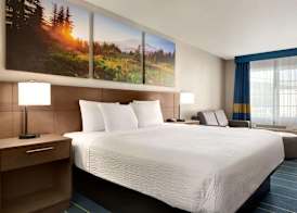 Days Inn & Suites by Wyndham Anaheim At Disneyland Park 5