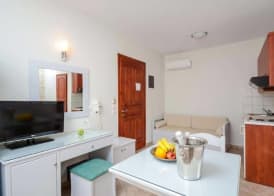 Plaka Hotel I 3