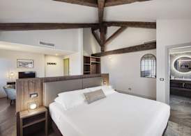 Porta Altinia Suites 4