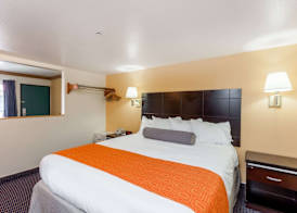 Howard Johnson by Wyndham Norco 3