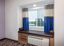 Microtel Inn & Suites by Wyndham College Station 3