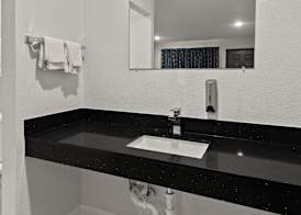 Rodeway Inn Palestine 5