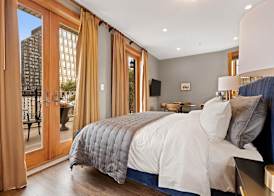The Historic Blue Moon Hotel - NYC 4