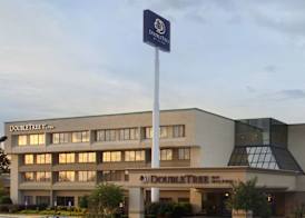DoubleTree by Hilton Fayetteville 2