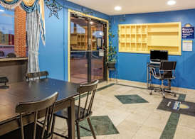 Days Inn by Wyndham Bastrop 2