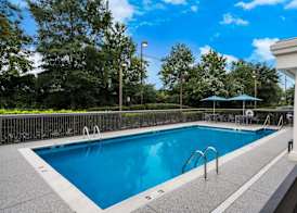 Hampton Inn & Suites Fredericksburg-at Celebrate Virginia 4