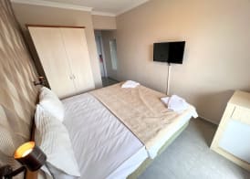 Saturn Hotel 5