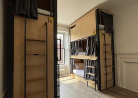Leevin Hostel George 3