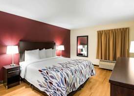 Econo Lodge Inn & Suites 5