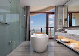 Crowne Plaza Zhoushan Seaview by IHG 4