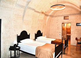 Evanthia Cave Suites 4