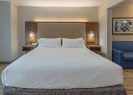 Holiday Inn Express & Suites MILWAUKEE NW – PARK PLACE by IHG 4