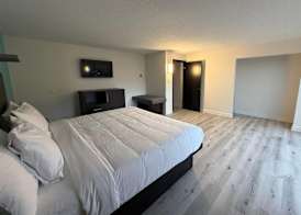Howard Johnson by Wyndham Brampton 3