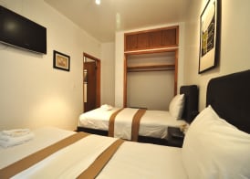 Off SoHo Suites Hotel 5