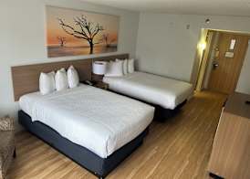 Days Inn by Wyndham Sherman 5