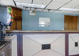 Econo Lodge Knoxville North 2