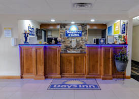 Days Inn & Suites by Wyndham Commerce 5