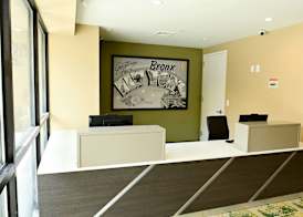 Super 8 by Wyndham Bronx Near Botanical Garden 2