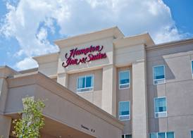 Hampton Inn & Suites Denison 4