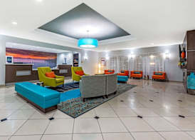 La Quinta by Wyndham Orange 4