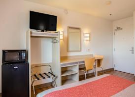 Howard Johnson by Wyndham Lemoore Near Naval Air Station 4