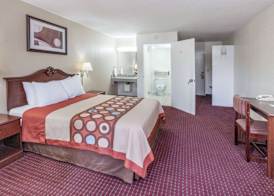Super 8 by Wyndham Clinton 4