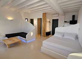 ELLI TROPiCAL LUXURY SUITES SUNSET-INFINITY POOL- SEA SIDE-NEAR CENTER PARKING 2