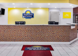 Days Inn & Suites by Wyndham Colonial 2