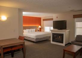 Hawthorn Suites by Wyndham Erie 5