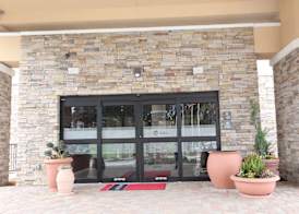 Hampton Inn & Suites Dallas Market Center 2