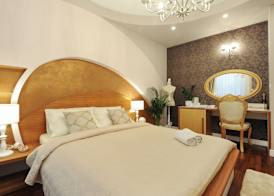 Silver & Gold Luxury Rooms 3