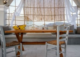 Central Hostel Oia 2