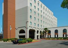 DoubleTree by Hilton Newark Fremont 4