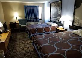 Super 8 by Wyndham Fort Collins 3