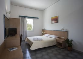 Sunrise Studios in Perissa 5