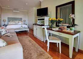 The Hamptons Guest House 5
