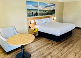 Days Inn by Wyndham Burleson Ft. Worth 4
