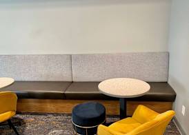 Howard Johnson by Wyndham Winnipeg West 4