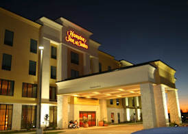 Hampton Inn & Suites Bastrop 2