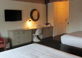 Harbor House Hotel and Marina at Pier 21 3