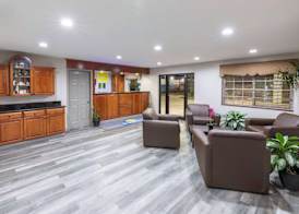Days Inn by Wyndham Baytown TX 2