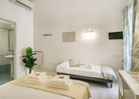 White Candia Guesthouse 2