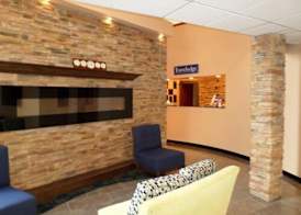 Travelodge by Wyndham Cleveland Lakewood 5