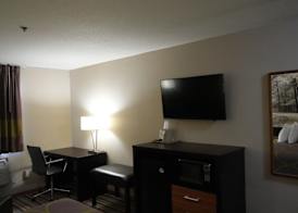 Watseka 24 Inn & Suites 5