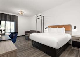 La Quinta Inn & Suites by Wyndham Olive Branch 5