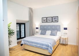 nQn Aparts & Suites Sevilla 5