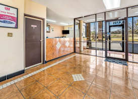 Econo Lodge Inn & Suites Macon West 2