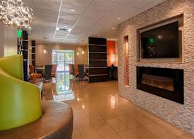 Days Inn & Suites by Wyndham Bonita Springs North Naples 2